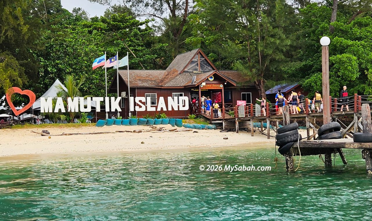 Tourists entering Mamutik Island