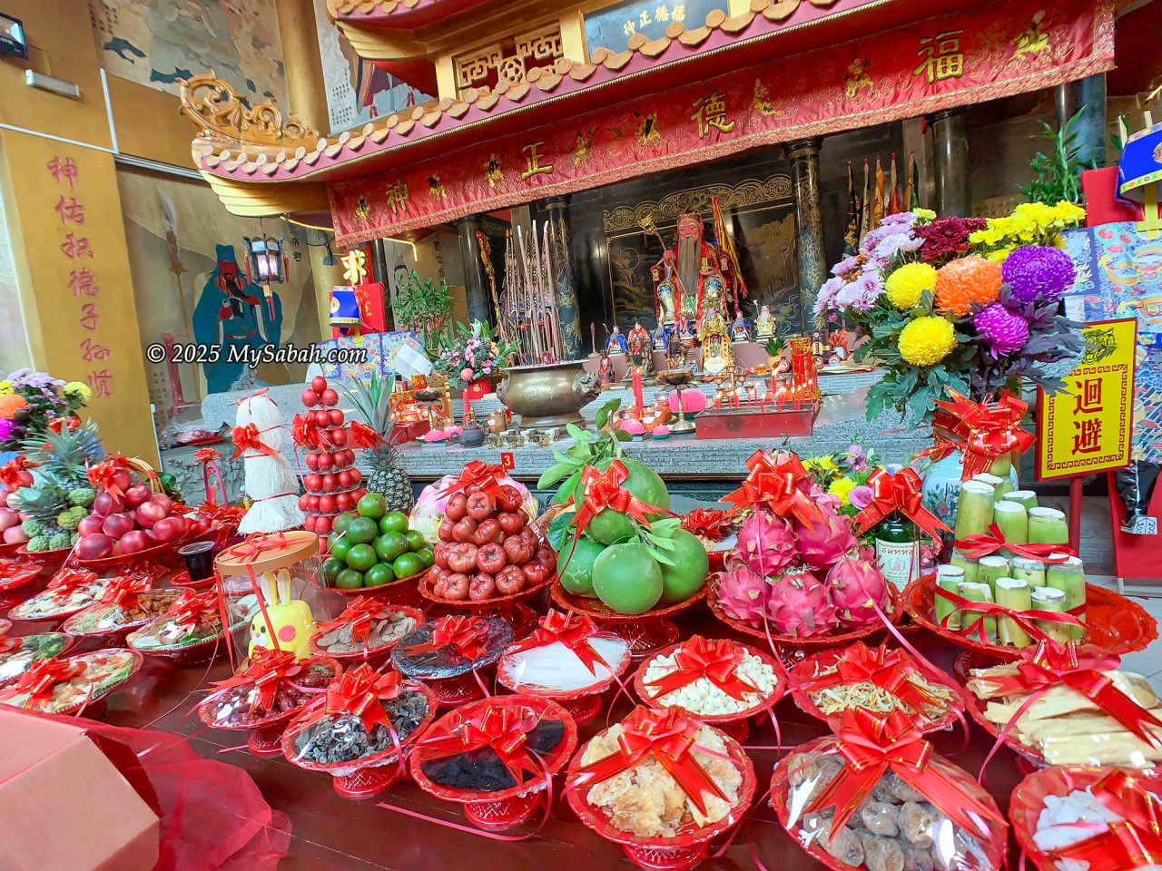 Offerings to Tua Pek Kong on his birthday