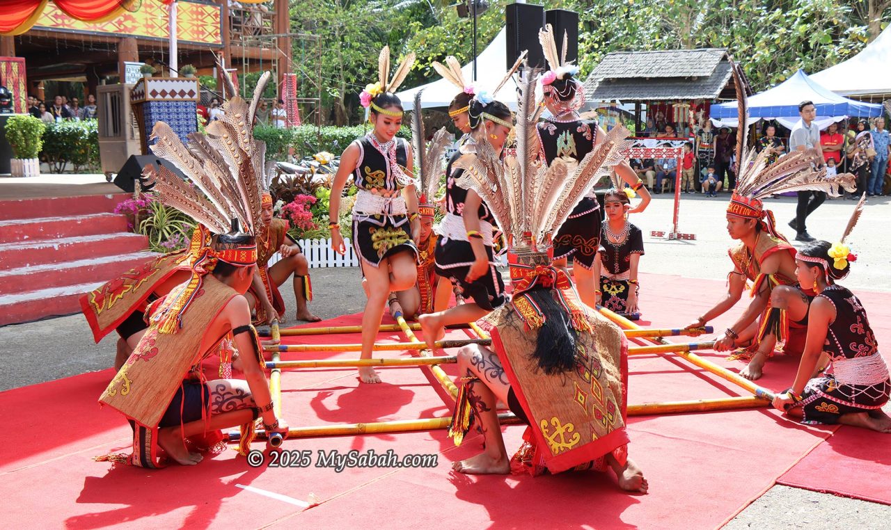 Cultural performance by Murut people in Kalimaran Festival