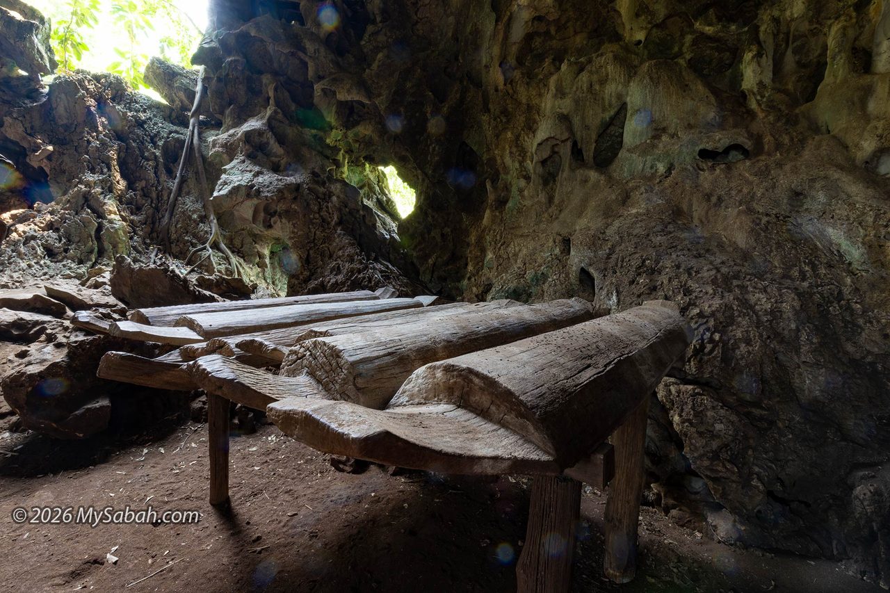 Log coffins in the cave of Agop Batu Tulug