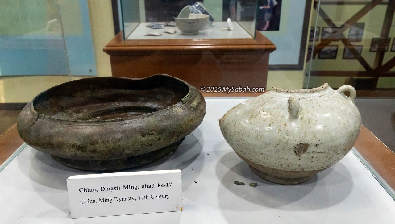 Chinese brassware and pottery discovered at the log coffin burial site of Sabah.